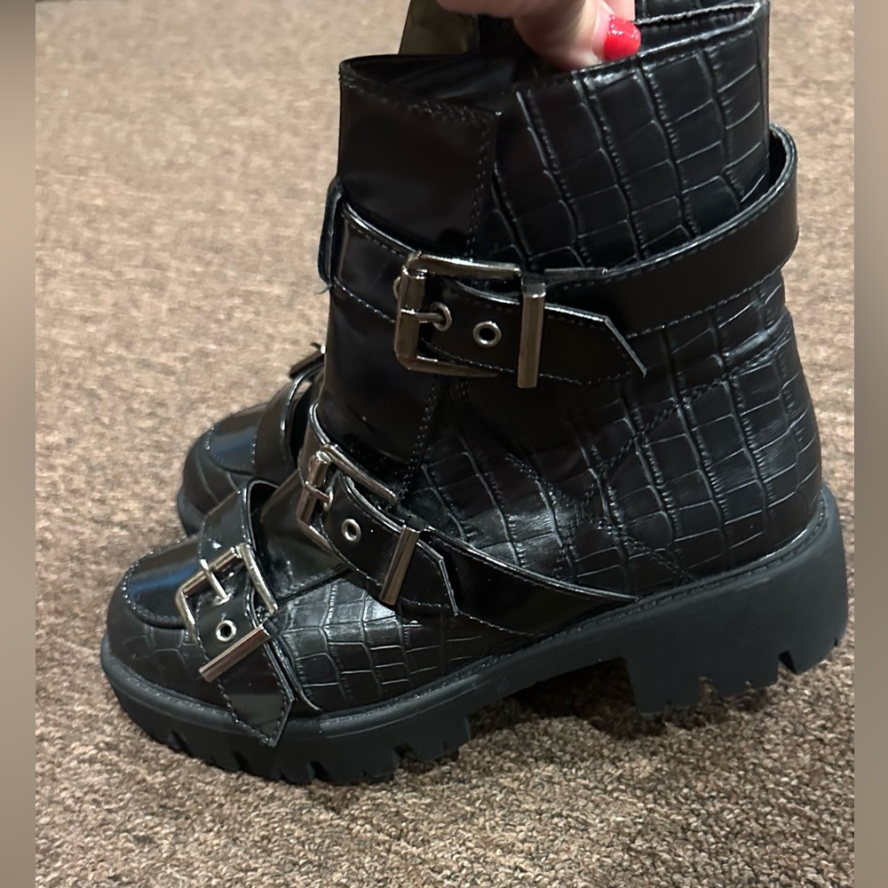 EUC Krush Sz 7 Black Combat & Moto Boots buckles women's casual shoe